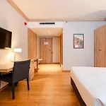 מלון Radisson Blu & Residences זקופאנה